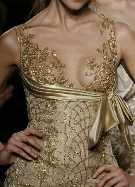 Robes Glamour, Couture Mode, Dior Couture, Zuhair Murad, Beauty And Fashion, Mode Inspo, Gorgeous Gowns, Gold Dress, Mode Inspiration