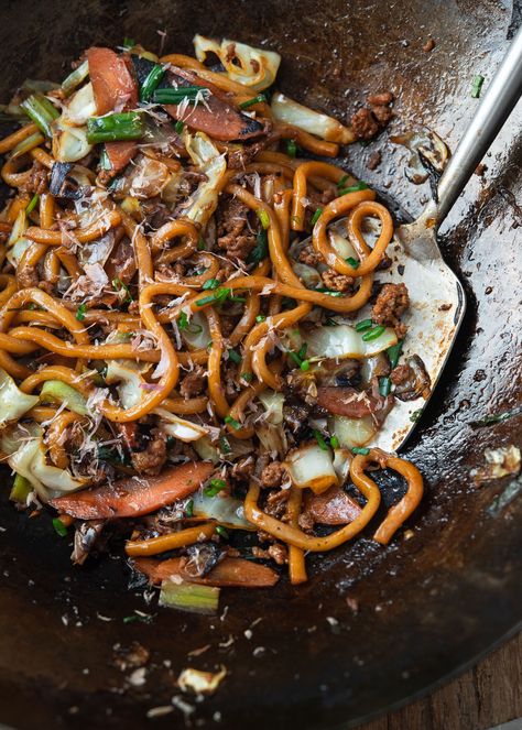 Quick Yaki Udon (Stir-Fried Udon Noodles) - Beyond Kimchee Yaki Udon Recipe, Recipe Tin Eats, Udon Stir Fry, Tin Eats, Fried Udon, Udon Recipe, Yaki Udon, Ramen Recipes Easy, Pork Belly Slices