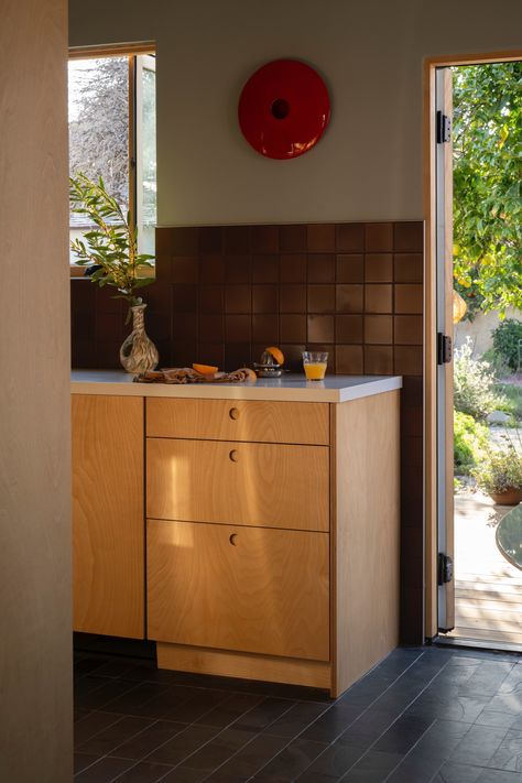 Plykea birch plywood kitchen fronts paired with circular semi-recessed handles, to customise an IKEA kitchen 🖤. All using IKEA Metod or Sektion cabinets.

Owners Ryan & Kort told us "We love early modernism and felt that the simplicity of the home required simplicity in materials. We love the historic use of birch ply in many historic modernist homes."

#plywoodkitchen #birchplywood #plywood #ikeahack #kitchenideas #kitchentrends

📷 Kort Haven Ikea Mcm Kitchen, Ikea Kitchen Sektion, Kitchen Plywood Design, Reform Kitchen Cabinets, Modern Folk Kitchen, Flat Wood Kitchen Cabinets, Shallow Cabinets In Kitchen, Nickebo Kitchen, Kitchen Ideas Marble Countertops