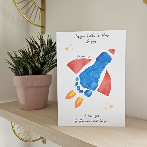 Toddlers Fathers Day Cards, Baby Footprint Father’s Day Gift, Fathers Day Crafts Painting, Father’s Day Hand And Footprint Cards, Father’s Day Card Footprint, Footprint Cards For Dad, Father’s Day Card With Handprint, Dad Arts And Crafts Father's Day, Home Made Father’s Day Card