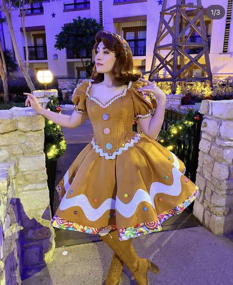 Gingerbread Dress Women, Homemade Christmas Outfits, Gingerbread Man Costume Women, Creative Christmas Costumes, Gingerbread Outfit Women, Gingerbread Costume Diy, Crazy Christmas Outfits, Holiday Costume Ideas, Christmas Costumes Ideas