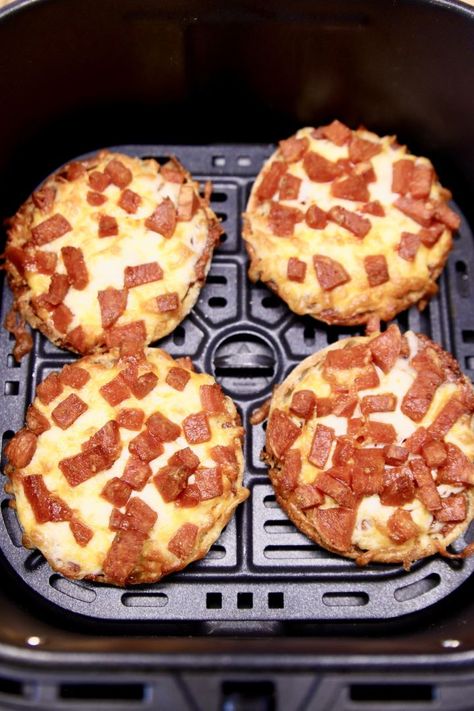 Air Fryer English Muffin, Pizzas Recipe, English Muffin Pizza, New Air Fryer Recipes, English Muffin Recipes, Pizza Muffins, Air Fried Food, Air Fryer Oven Recipes, Air Fry Recipes