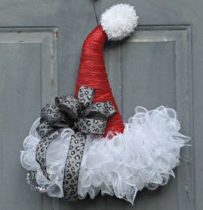 Santa Hat Wreath Hat Wreath Diy, Santa Hat Wreath, Diy Santa Hat, Belt Ribbon, Dekoratívne Vence, Santa Belt, Hat Wreath, Faux Christmas Trees, Diy Santa