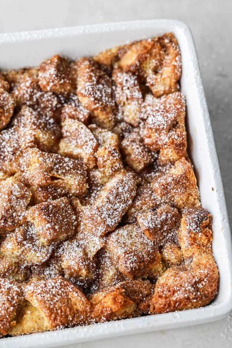 The best French toast casserole is a delightful blend of soft, custardy bread infused with rich vanilla and a hint of cinnamon, topped with a sweet, crunchy crust. Ready in under an hour, this casserole transforms your morning with its warm, inviting aroma and mouth-watering taste. Soups Chicken, Brioche French Toast Casserole, Banana Blueberry Oatmeal Muffins, Cinnamon French Toast Bake, French Toast Casserole Easy, Chicken Soups, Delicious French Toast, Casserole Chicken, Brioche French Toast