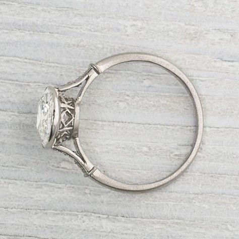 40 Vintage Wedding Ring Details That Are Utterly To Die For Vintage Wedding Ring, Rings Etsy, Beautiful Wedding Rings, Art Deco Engagement, Deco Engagement Ring, Wedding Rings Unique, Wedding Rings Vintage, Art Deco Engagement Ring, Vintage Engagement