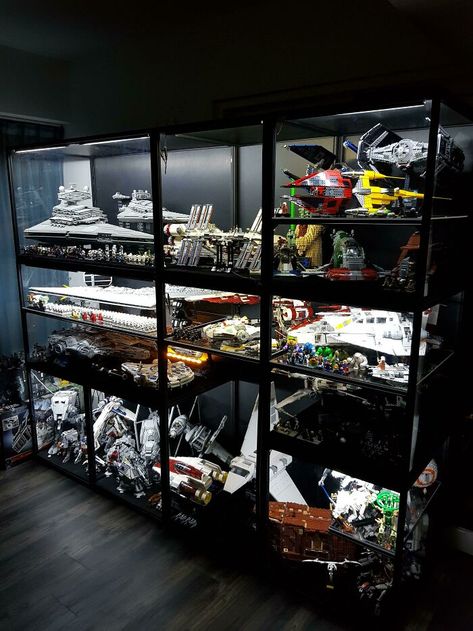 Lego Shelves, Lego Room Ideas, Decoracion Star Wars, Lego Display Ideas, Lego Room Decor, Cool Things To Build, Lego Bedroom, Collection Room, Big Lego