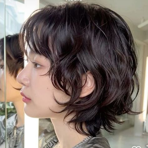 Romantic Tuck Hairstyle, Short Hair On Curly Hair, Short Hair Cute Haircuts, Short Hair With Choppy Layers, Short Hair Lots Of Layers, Short Haircut Names, Short Messy Bob, Short Black Hair, Really Short Hair