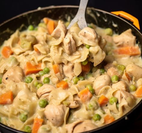 Chicken Pot Pie Noodle Skillet, Chicken Pot Pie Noodles, Pot Pie Noodles, Chicken And Egg Noodles, Creamy Chicken Pot Pie, Chicken Noodle Casserole, Hearty Chicken, Noodle Casserole, Cook Chicken Breast