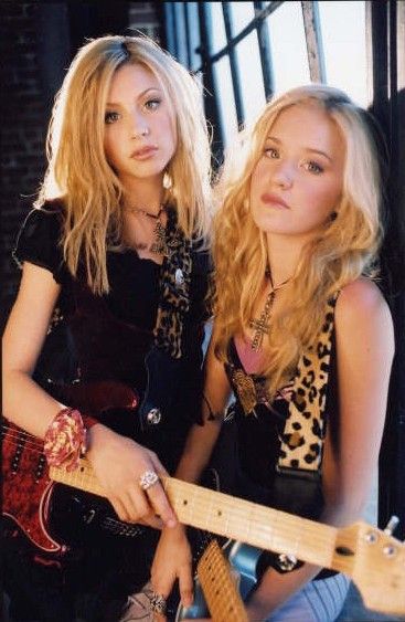 https://alyandaj.org/gallery/thumbnails.php?album=616 90s 2000s Music Aesthetic, 2000s Music Video Aesthetic, 90s Alternative Music, Aly And Aj 2000s, Aly Aj, Pop Punk Aesthetic, Aaliyah Aanban Era, Aly And Aj, 2000s Girl