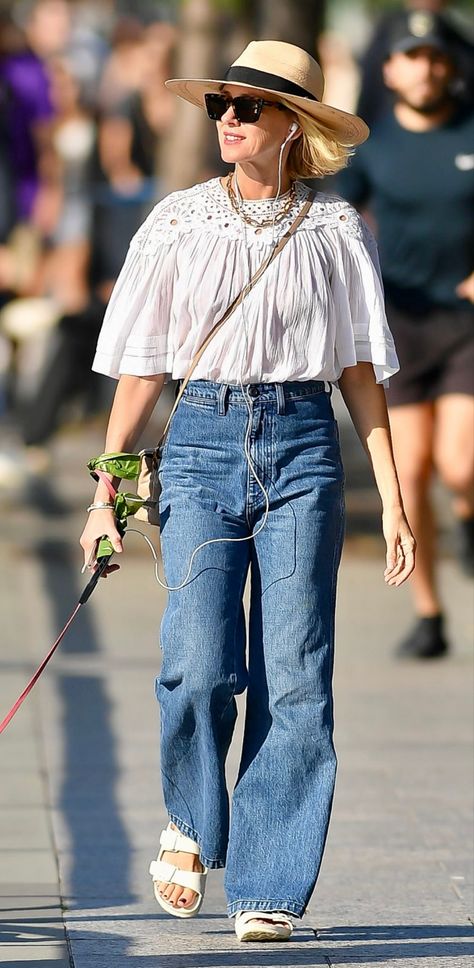 Naomi Watts Street Style 2022, Ss2023 Street Style, Naomi Watts 2023, Naomi Watts Fashion, Soft Classic Street Style, Naomi Watts Street Style, Naomi Watts Style, Naomi Watts Hair, Bohemian Street Style