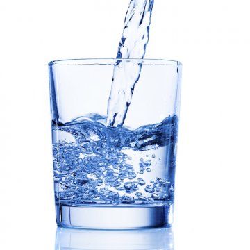 See if alkaline water is really worth all the attention. Learn the benefits of alkaline water and see why you'll want to add this ultra hydrating beverage to your diet. Benefits Of Alkaline Water, Alkaline Water Benefits, Trendy Drinks, Better Diet, Emergency Water, Water Benefits, Shape Magazine, Alkaline Diet, Alkaline Water