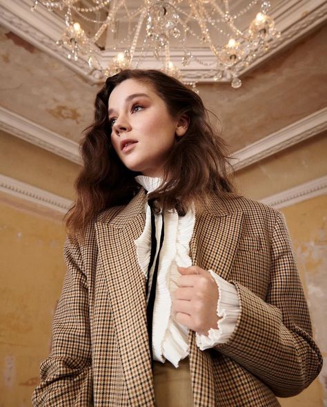 Claudia Jessie, Regency Aesthetic, Eloise Bridgerton, Classic Academia, Nicola Coughlan, Julia Quinn, Canal Boat, Classy Aesthetic, Elle Magazine