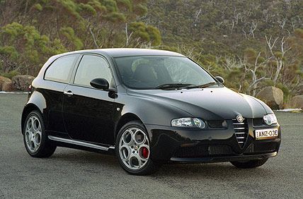 Alfa Romeo 147 16 TSpark Alfa Romeo 147 Gta, Alfa Gta, Car Stripes, Small Luxury Cars, Alfa Romeo 8c, Alfa Romeo 147, Alfa Romeo Cars, Acura Nsx, Buy Car