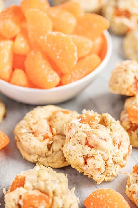 This classic Orange Slice Oatmeal Cookie is packed with flavor and texture. Chewy and sweet orange, coconut and oats come together in this yummy and nostalgic treat. Orange Slice Cookies Recipes, Orange Slice Cookies, Orange Slice Candy, Slice Cookies, Cheesecake Caramel, Orange Cookies, Sugar Shack, Homemade Dinner Rolls, Orange Slice