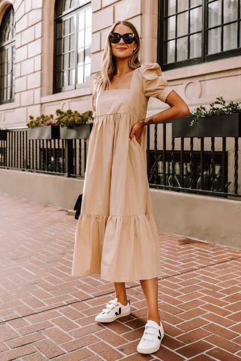 Fashion Jackson Wearing Beige Midi Dress Veja Velcro Sneakers Street Style Outfit Beige Casual Dress, Dressed Up With Sneakers, Maxi Dresses With Sneakers, Dresses Sneakers Outfit, Sneaker Dress Outfits Women, Summer Maxi Dress Outfit Casual, Casual Beige Dress, Beige Maxi Dress Outfit, Summer Dress Outfits For Work