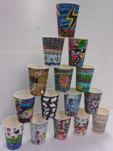 Paper Cup Designs: An art project that is easy to prepare, simple to understand and quick to finish :) Cup Art Ideas, Paper Cup Drawing, Paper Cup Art, Paper Cup Design, Cup Painting, Primary School Art, 3d Art Projects, Coffee Cup Art, Ice Scream