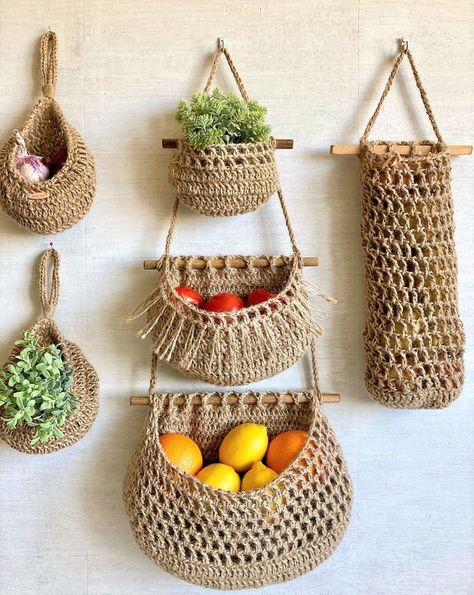 Pola Macrame, Crochet Storage Baskets, Crochet Storage, Crochet Basket Pattern, Pola Sulam, Crochet Home Decor, Homecoming Hair, Tea Cozy, Macrame Ideas