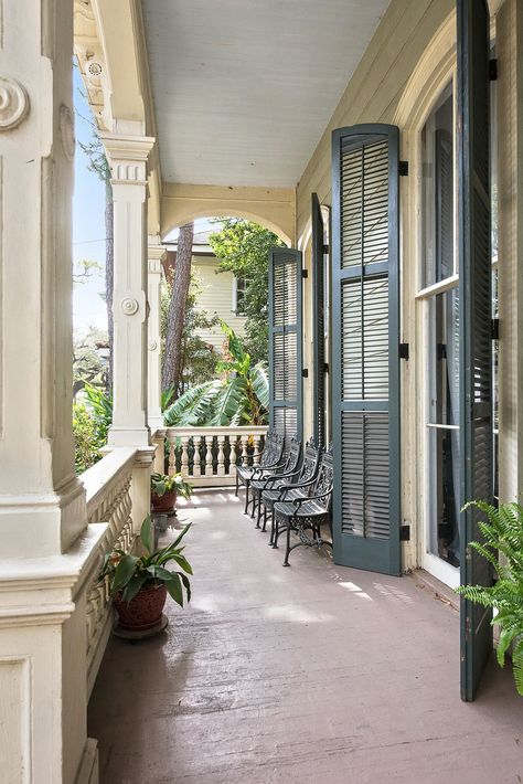 Victorian Porch, Creole Cottage, Folk Victorian, New Orleans Homes, Porch Railing, Modern Victorian, Porch Design, New Orleans Louisiana, Colonial Style