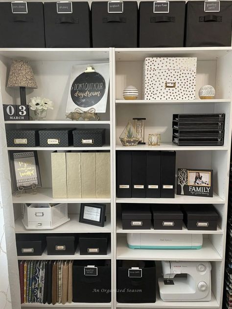 Home Office Bookshelf Organization, Organize Office Shelves, Office Room Shelves, Office Bookshelf Organization Ideas, Office Clutter Organization, Office Cubby Organization, File Organization Ideas Home, Office Room Organization, Shelf Organization Ideas Office