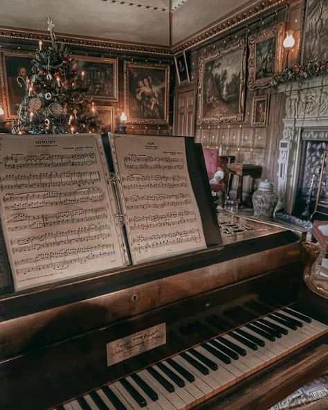 Dark Academia Music, Dark Aethstetic, Piano Photo, Old Fashioned House, Old Piano, Christmas Piano, Dark Acadamia, Mind Palace, Medical Wallpaper