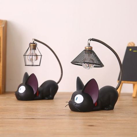 This adorable Jiji lamp is a must-have for all Studio Ghibli lovers, especially Kiki's Delivery Service fans. It's the perfect decor for cozy rooms and aesthetic rooms. Studio Ghibli Furniture, Studio Ghibli House Decor, Studio Ghibli Nursery Ideas, Studio Ghibli Inspired Room, Studio Ghibli Room Aesthetic, Ghibli Room Decor, Ghibli Nursery, Studio Ghibli Decor, Ghibli Decor