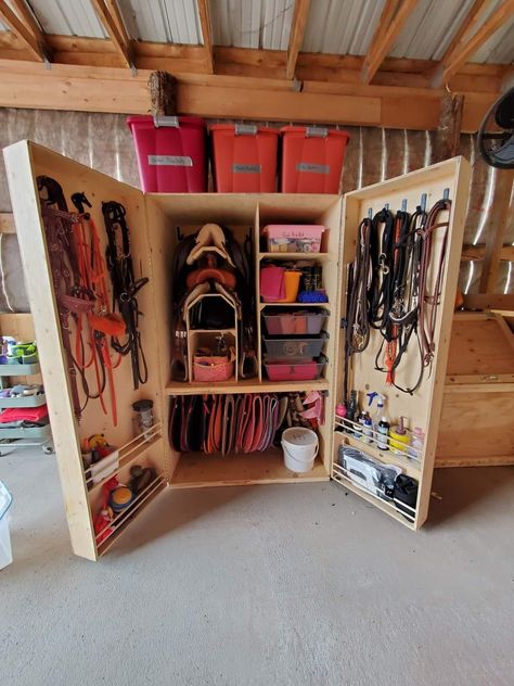 Horse Tack Boxes, Western Horse Tack Turquoise, Tack Locker, Tack Room Organization, Horse Tack Rooms, Tack Trunk, Horse Farm Ideas, Tack Box, Barn Hacks