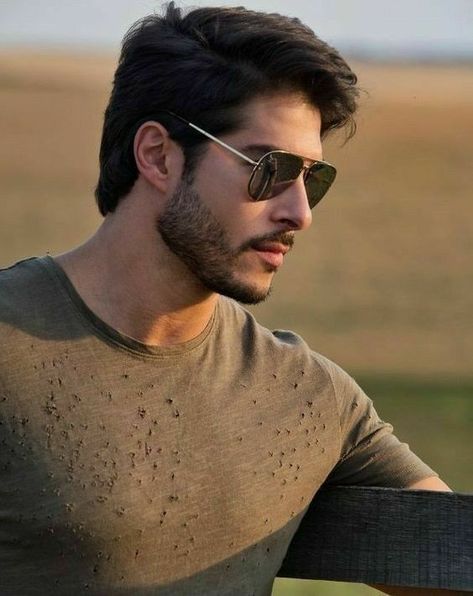 Mens Hairstyles With Beard, Mens Wigs, Beard Hairstyle, Men Haircut Styles, Cool Hairstyles For Men, Beard Styles For Men, Aviator Sunglasses Mens, Corte De Cabelo Masculino, Wearing Sunglasses