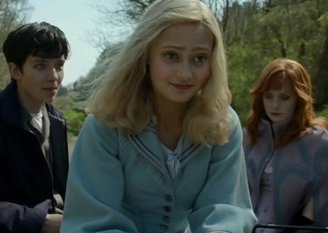 Miss Peregrine's Home for Peculiar Children Emma Miss Peregrine, Emma Bloom Miss Peregrine, Ella Purnell Miss Peregrine, Ms Peregrine, Emma Bloom, Miss Peregrines Home, Miss Peregrine's Peculiar Children, Colleen Atwood, Peregrine's Home For Peculiars