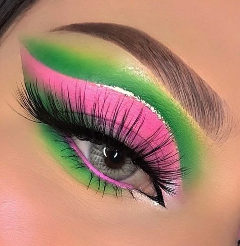 Green Pink Eyeshadow, Green And Pink Makeup Looks, Green And Pink Eye Makeup, Pink And Green Eyeshadow Looks, Caterpillar Makeup, Green And Pink Eyeshadow, Green Eyeshadow Look, Makeup 2024, Tutorial Eyeshadow