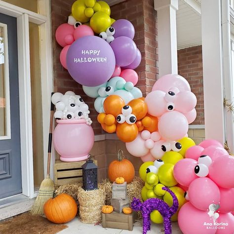 Small Halloween Party Ideas, Halloween Balloon Decor, Colorful Halloween Decor, Pastel Halloween Party, Halloween Balloons Decorations, Halloween First Birthday, Halloween Party Balloons, Halloween Balloons, Halloween Bash