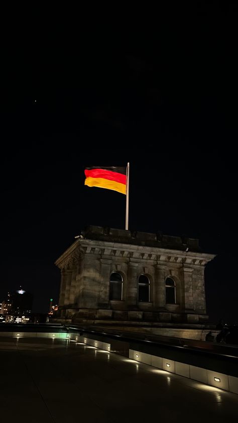 Germany Airport Aesthetic, Studying In Germany, Germany Flag Wallpapers, Germany Flag Aesthetic, German Flag Aesthetic, Germany Wallpaper Aesthetic, German Aesthetic Wallpaper, Erasmus Aesthetic, Deutschland Aesthetic