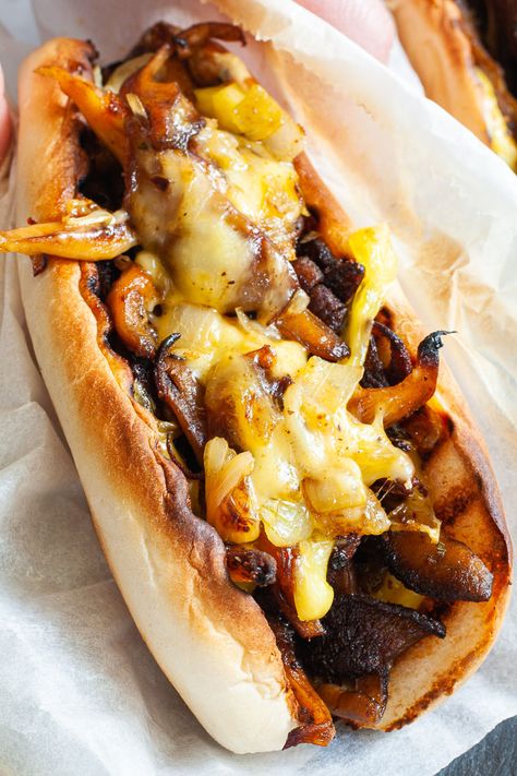 Vegetarian Goulash, Vegan Philly Cheesesteak, Philly Cheese Steak Recipe, Cheesesteak Recipe, Vegan Grocery, Oyster Mushrooms, Philly Cheesesteak, Vegan Meal Plans, Vegan Burgers