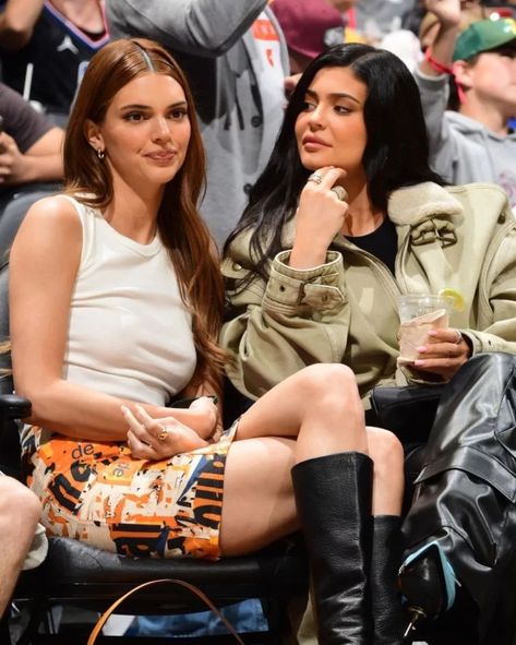 Kardashian Sisters, Stile Kylie Jenner, Stile Kendall Jenner, Kylie J, Kendall Style, Jenner Family, Jenner Sisters, Kylie Jenner Outfits, Kylie Kristen Jenner