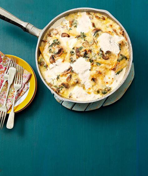 Three-Cheese Mushroom and Kale Skillet Lasagnathepioneerwoman Kale Skillet, Vegetarian Christmas Dinner, Skillet Lasagna, Fall Dinner Party, Easy Autumn Recipes, Christmas Eve Dinner, Baked Pasta Recipes, Autumn Recipes, Three Cheese