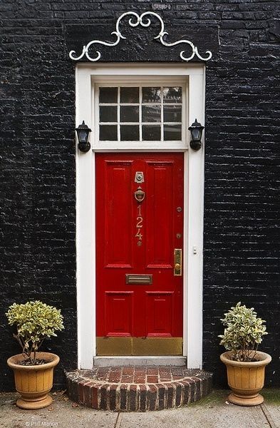 Black Brick, Cool Doors, Front Door Colors, Old Doors, Red Door, Unique Doors, Beautiful Doors, Door Color, Closed Doors