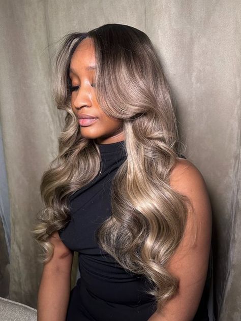 KMM on X: "Balayage blond sur base blonde 🎨🤩 https://t.co/97uvdgA6zZ" / X Balyage On Black Hair, Dark Roots Blonde Hair Balayage, Blonde Weave, Balayage Blond, Ash Blonde Highlights, Ash Blonde Balayage, Cute Hair Colors, Wig Ideas, Really Short Hair