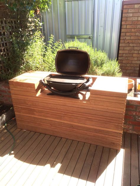 Bbq Stand, Covered Outdoor Kitchens, Outdoor Bbq Area, Bbq Table, Diy Grill, Weber Bbq, Terrace Ideas, Grill Table, Outdoor Terrace