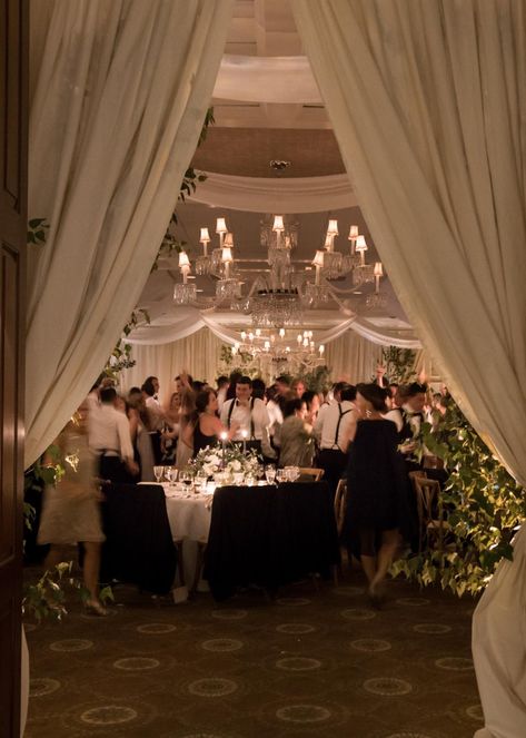 Country Club Wedding Reception, Oasis Style, Memorable Wedding Ideas, Classic Summer Wedding, Ballroom Wedding Reception, Country Club Reception, Indoor Wedding Receptions, Wedding Venues Indoor, Wedding Reception Design