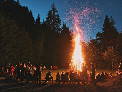 Unique Holiday Traditions from Around the World Flame Picture, Backyard Bonfire, Learn Singing, Bonfire Party, Fire Image, Bonfire Night, Backyard Inspo, John The Baptist, Camp Half Blood