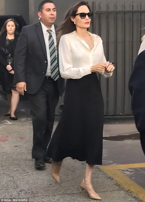 Angelina Jolie Street Style, Un Ambassador, Angelina Jolie Style, Her Film, Mode Prints, Angelina Jolie Photos, Online Stylist, The Cinema, Elegant Feminine