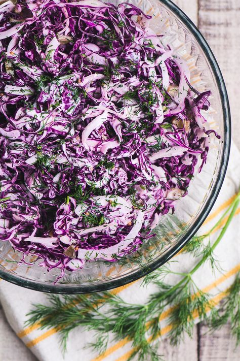 Red Cabbage and Dill Slaw ~ this healthy slaw goes with everything...skip the deli counter and make your own, it costs just pennies per serving! Easy Cabbage Slaw, Dill Slaw, Mayo Salad, Diet Salad, Diet Salad Recipes, Pickled Red Cabbage, Potluck Salad, Red Cabbage Salad, Red Cabbage Slaw