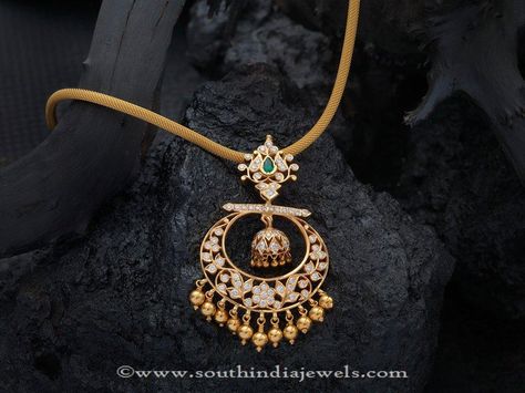 Gold Stone Attigai Necklace, Gold Attigai Necklace with Stone Pendants. Diamond Chandbali, Unique Diamond Pendant, Gold Pendent, Gold Jewelry Simple Necklace, Gold Necklace Indian Bridal Jewelry, Gold Jewelry Stores, Gold Pendant Jewelry, Black Beaded Jewelry, Antique Gold Jewelry