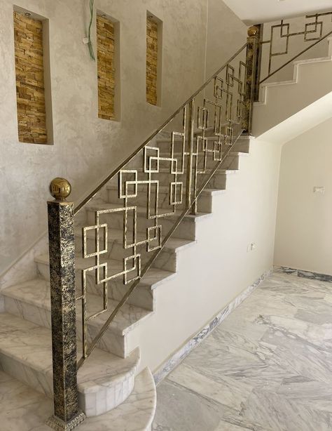 سلالم حلزونية, درابزين السلم, Luxury Stairs, Modern Window Grill, Metal Stair Railing, درج السلم, Steel Railing Design, Interior Stair Railing, Staircase Interior Design