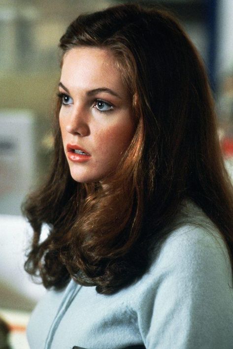 18 yo Diane Lane as Cherry Valance (1983) Diane Lane Now, Diane Lane Daughter, Diane Lane Movies, Young Diane Lane, Diane Lane Unfaithful, Diane Lane Actress, Outsiders Movie, Dallas Winston, The Outsiders 1983