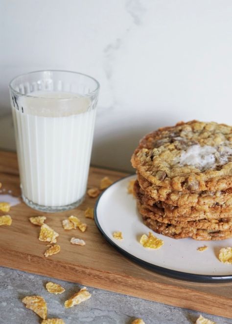 Momofuku Milk Bar's Cornflake Marshmallow Cookie - Once Upon A Time In Vancouver Momofuku Cookies, Momofuku Recipes, Cornflake Recipes, Cornflake Cookies Recipe, Milk Bar Recipes, Chocolate Chip Marshmallow Cookies, Cornflake Cookies, Momofuku Milk Bar, Cereal Cookies