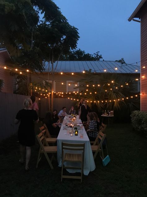 Backyard Birthday Party Aesthetic, Aesthetic Backyard Party, Backyard Birthday Dinner Party, Outdoor Dinner Party Aesthetic, Outdoor Party Aesthetic, Backyard Party Aesthetic, Aesthetic Graduation Party, Backyard Dinner Party, Backyard Birthday Parties