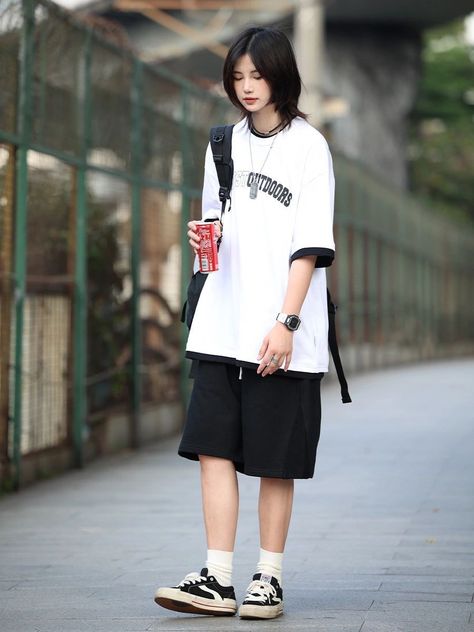 Comfy Tomboy Outfits Casual, Emo Tomboy Outfits, Japanese Tomboy Outfits, Simple Tomboy Outfits, Boyish Outfits Tomboys, Sporty Tomboy Outfits, Tomboy Style Summer, Tomboy Fashion Summer, Korean Tomboy Outfits