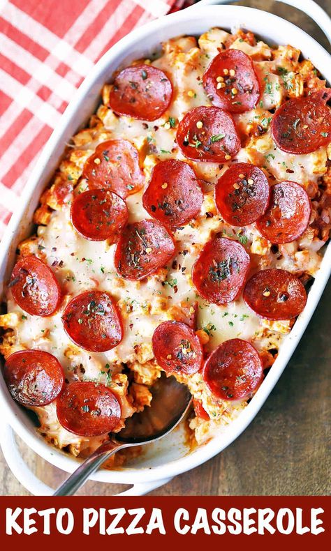 Made with cooked chicken, pepperoni, pizza sauce and cheese, this gooey and cheesy casserole is the perfect keto solution to your pizza cravings. Chicken Pepperoni, Keto Pizza Casserole, Pepperoni Recipes, The Boiled Egg Diet, Trim Healthy Recipes, Egg Diet Plan, Keto Casserole, Boiled Egg Diet Plan, Pizza Casserole