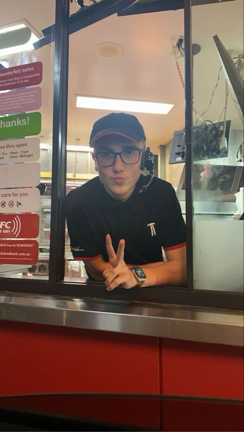 KFC work drive thru food fun friends uniform men workers aesthetic night dinner Fast Food Job Aesthetic, Coworker Aesthetic, Fast Food Worker Aesthetic, Romanticizing Work, Kfc Aesthetic, Jobs Aesthetic, Fast Food Worker, Food Core, Job Aesthetic