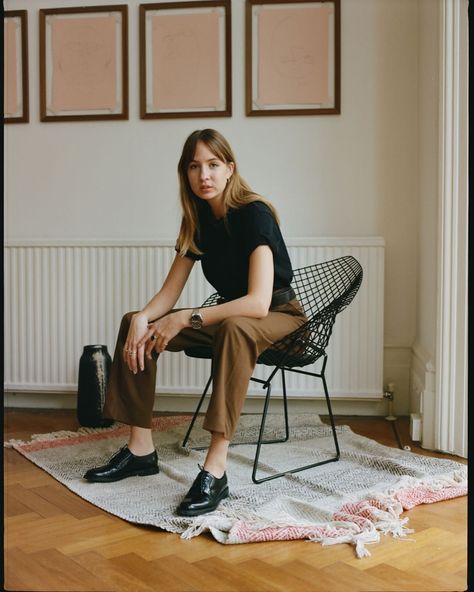 Lizzy Hadfield on Instagram: “Me on my favourite chair 🖤” Black Oxford Shoes Outfit Women, Derby Shoes Women Outfit, Oxford Outfits Women, Black Oxford Shoes Outfit, Oxford Shoes Women's Outfit, Oxford Shoes Outfit Summer, Derby Shoes Outfit, Oxford Shoes Outfit Women's, Brogues Outfit